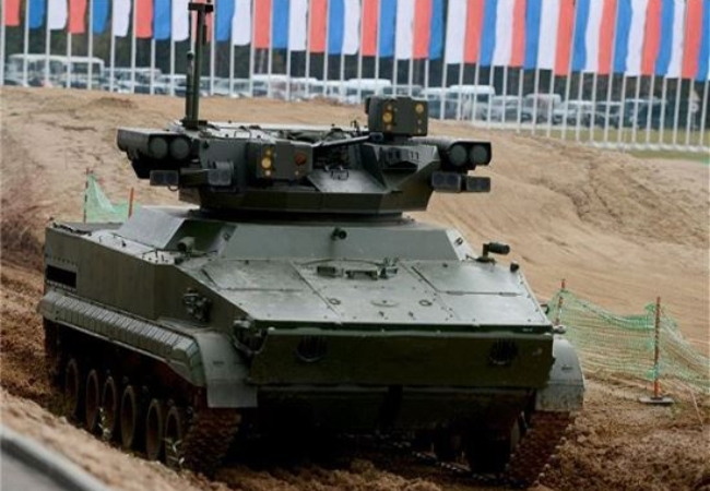 러시아, 정찰용 드론 탑재 신형 자율형 전차 ‘우다르’ 공개…AI 기술 장착한 사실상 군사 로봇